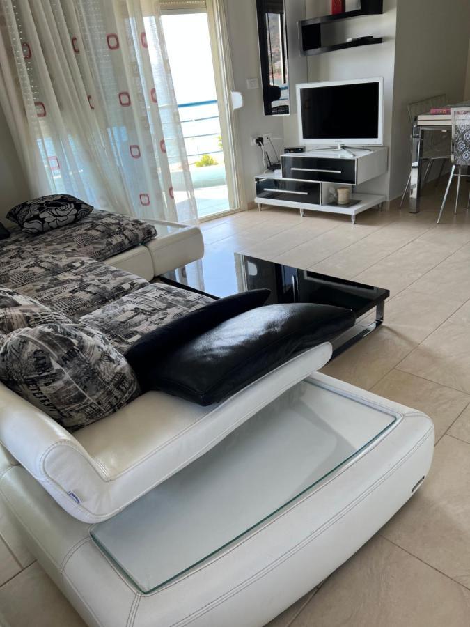 Marina House Apartment Vlore Bagian luar foto